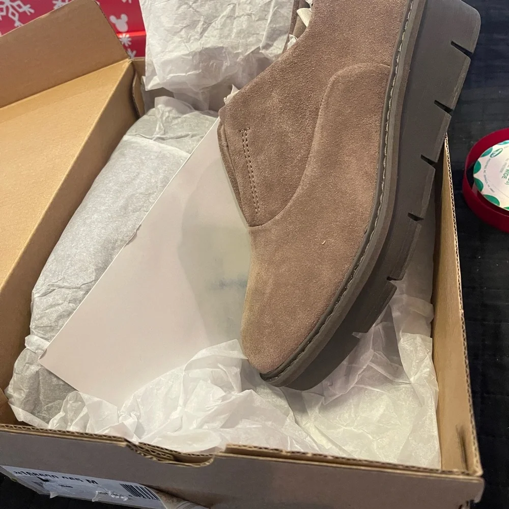 Clarks airabell real suede leather tan  slippers flats new in box 6.5 m